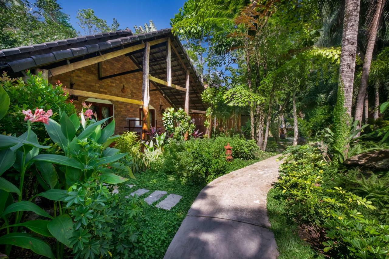 Coco Palm Beach Resort Phu Quoc Exterior photo